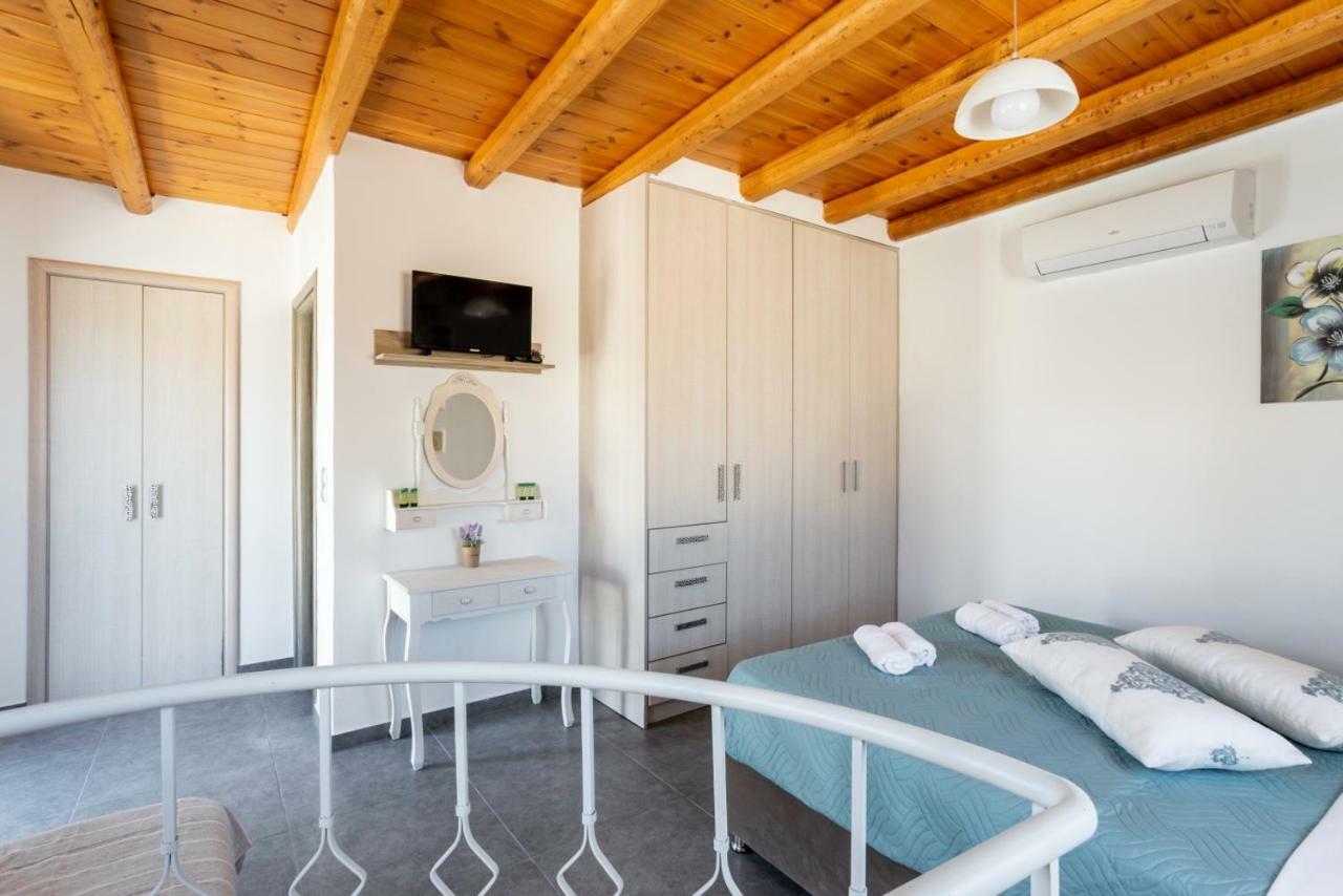 Marilena Natural Stone House, By Hellocrete * Pigí