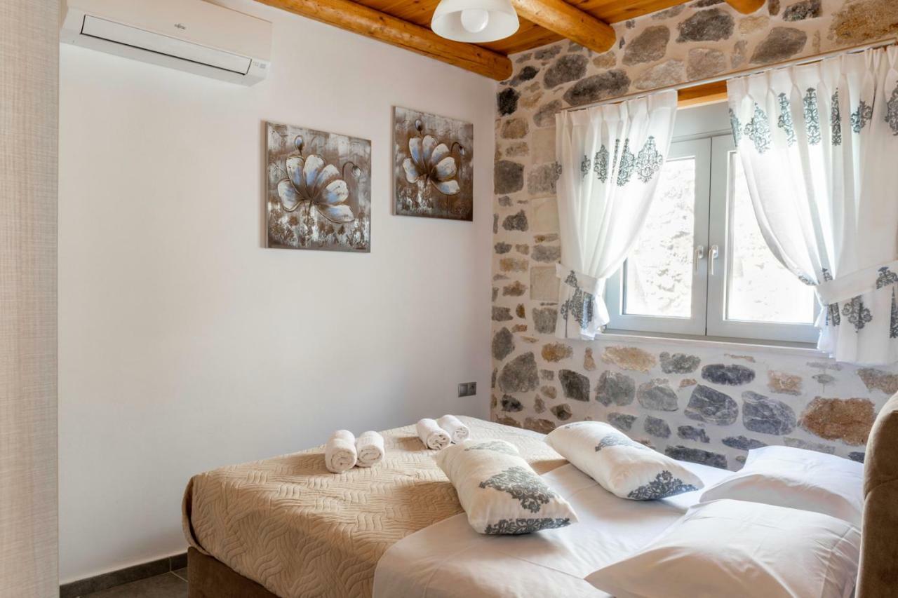 Marilena Natural Stone House, By Hellocrete Holiday home *