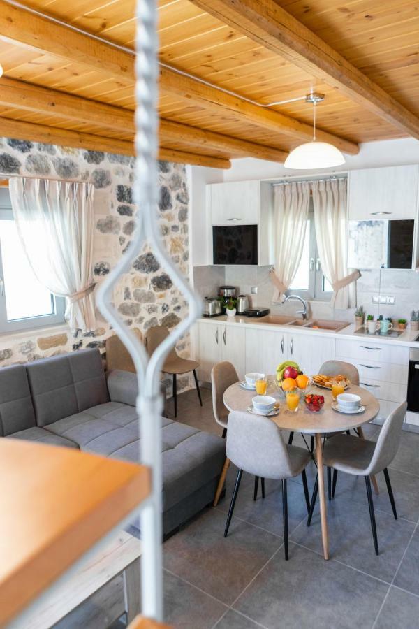 Marilena Natural Stone House, By Hellocrete Holiday home *